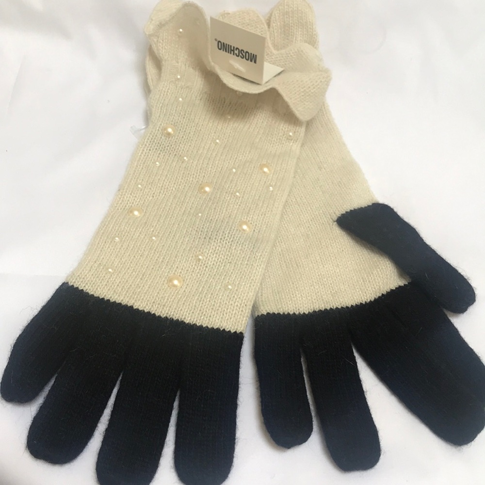 Moschino women’s glows